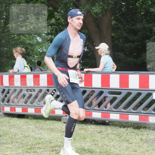 21.06.2025 - 27. Vierlanden-Triathlon KatJ http://msf.ph/oto/7999662 15.06.2025 12:54:00 Ziel 21, 60, 650, 682 meine-sportfotos.de