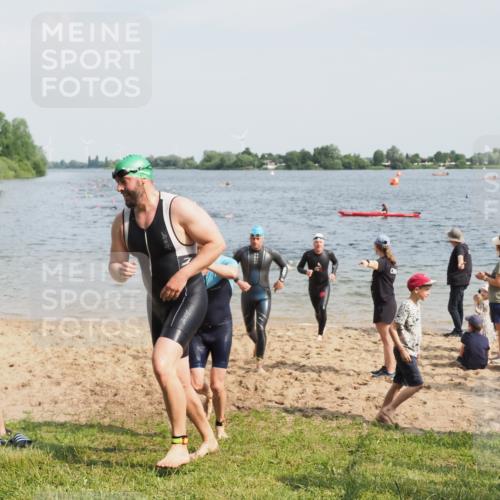 21.06.2025 - 27. Vierlanden-Triathlon MichiJ http://msf.ph/oto/7999669 15.06.2026 10:03:42 Schwimmen 377, 425, 432, 436, 439 meine-sportfotos.de
