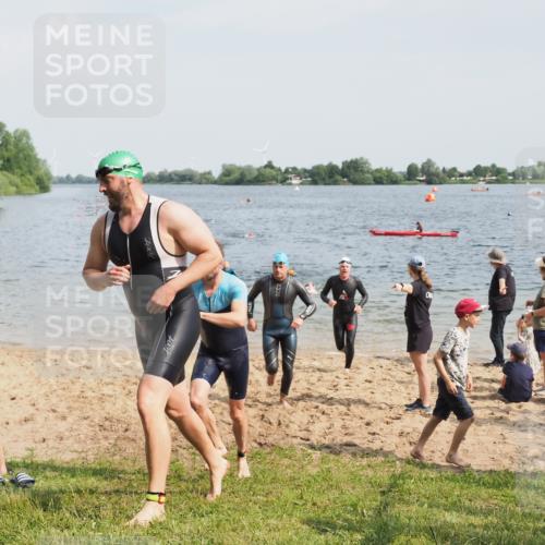 21.06.2025 - 27. Vierlanden-Triathlon MichiJ http://msf.ph/oto/7999687 15.06.2026 10:03:42 Schwimmen 377, 425, 432, 436, 439 meine-sportfotos.de