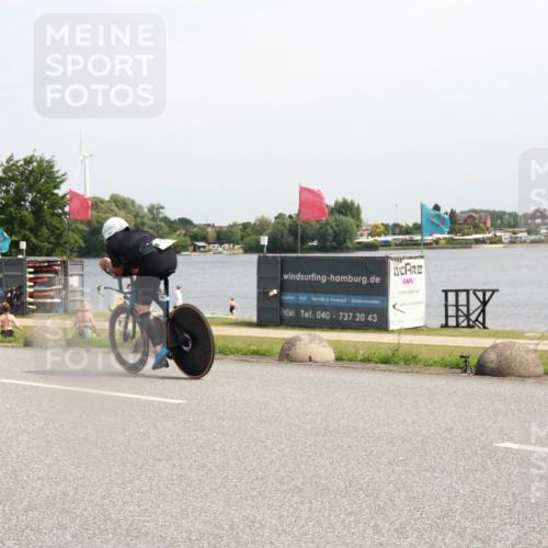 15.06.2025 - 27. Vierlanden-Triathlon H.Heesch http://msf.ph/oto/7999694 15.06.2025 11:40:12 Radfahren 774, 869 meine-sportfotos.de
