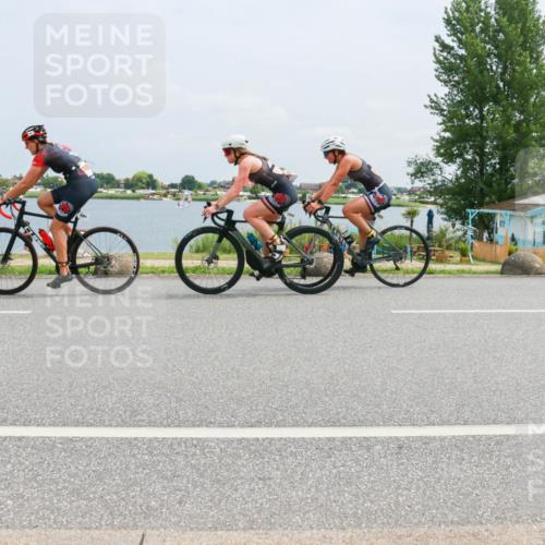 21.06.2025 - 27. Vierlanden-Triathlon H.Heesch http://msf.ph/oto/7999712 15.06.2025 12:32:24 Radfahren 784, 819, 1057, 1058, 1059, 1060 meine-sportfotos.de