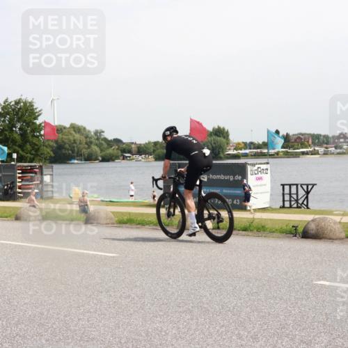 15.06.2025 - 27. Vierlanden-Triathlon H.Heesch http://msf.ph/oto/7999716 15.06.2025 11:40:14 Radfahren 662, 774, 869 meine-sportfotos.de