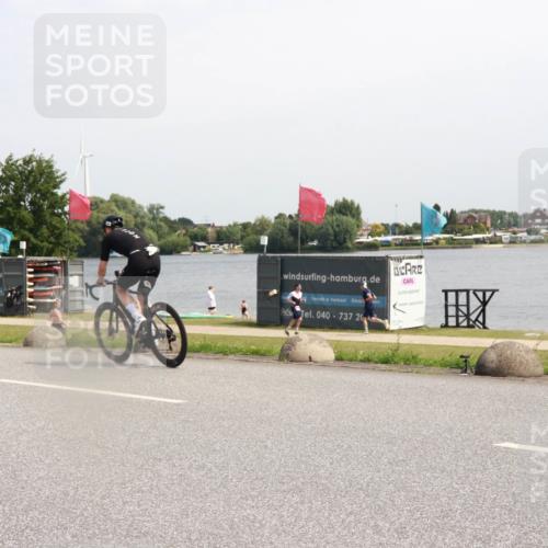 15.06.2025 - 27. Vierlanden-Triathlon H.Heesch http://msf.ph/oto/7999739 15.06.2025 11:40:14 Radfahren 662, 774, 869 meine-sportfotos.de