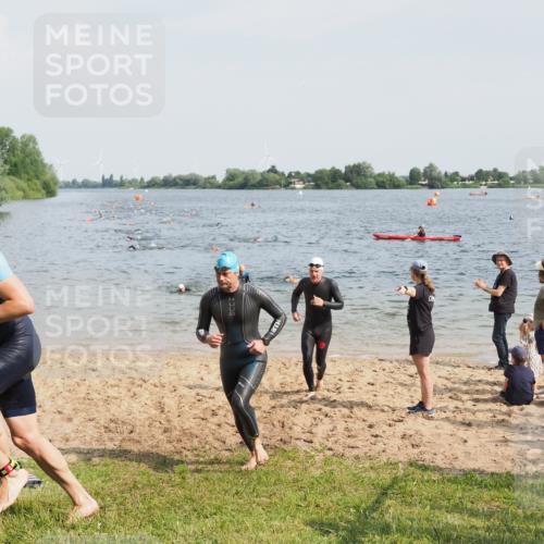 21.06.2025 - 27. Vierlanden-Triathlon MichiJ http://msf.ph/oto/7999741 15.06.2026 10:03:43 Schwimmen 377, 425, 432, 436, 439 meine-sportfotos.de