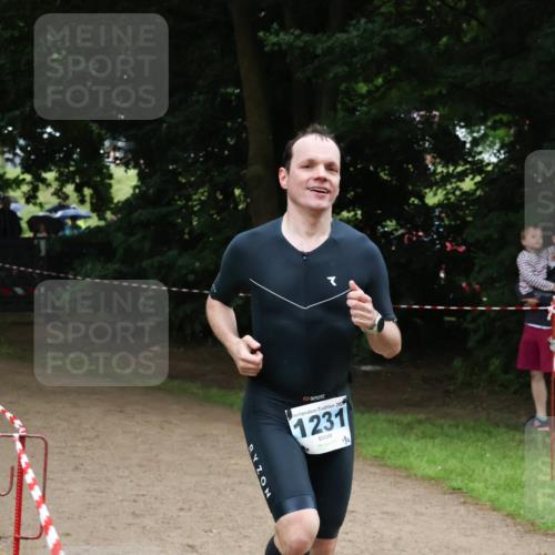 21.06.2025 - 27. Vierlanden-Triathlon Lena Gebhardt http://msf.ph/oto/7999766 15.06.2025 14:01:10 Laufen 5209, 202, 1231, 14 meine-sportfotos.de