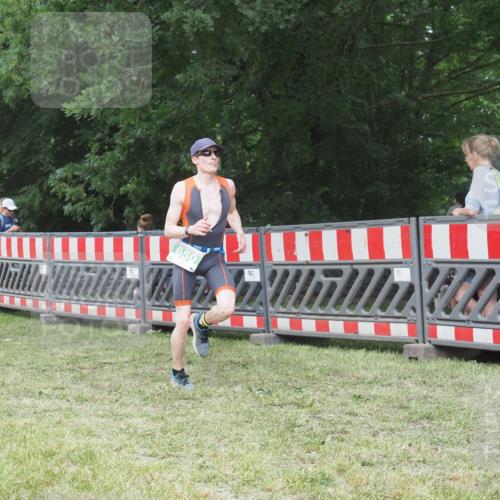 21.06.2025 - 27. Vierlanden-Triathlon KatJ http://msf.ph/oto/7999774 15.06.2025 12:54:01 Ziel 21, 60, 650 meine-sportfotos.de