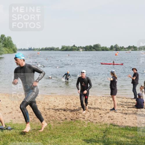 21.06.2025 - 27. Vierlanden-Triathlon MichiJ http://msf.ph/oto/7999798 15.06.2026 10:03:44 Schwimmen 377, 425, 432, 436, 439, 1398 meine-sportfotos.de