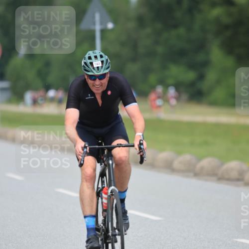 21.06.2025 - 27. Vierlanden-Triathlon H.Heesch http://msf.ph/oto/7999818 15.06.2025 12:31:39 Radfahren 785, 861, 1000, 1001, 1002, 1003 meine-sportfotos.de