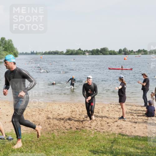21.06.2025 - 27. Vierlanden-Triathlon MichiJ http://msf.ph/oto/7999820 15.06.2026 10:03:44 Schwimmen 377, 425, 432, 436, 439, 1398 meine-sportfotos.de