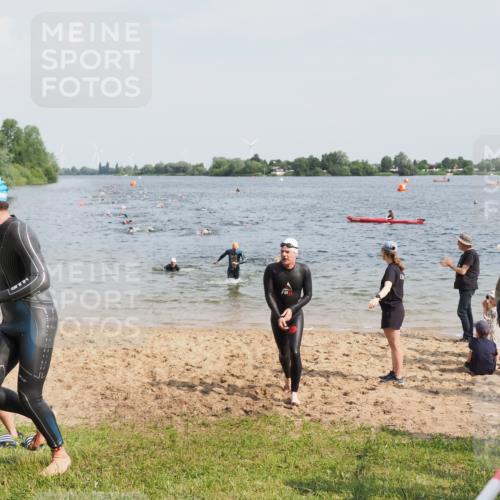 21.06.2025 - 27. Vierlanden-Triathlon MichiJ http://msf.ph/oto/7999838 15.06.2026 10:03:44 Schwimmen 377, 425, 432, 436, 439, 1398 meine-sportfotos.de