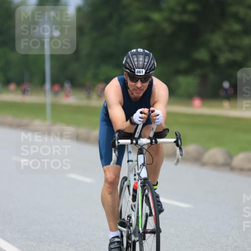 21.06.2025 - 27. Vierlanden-Triathlon H.Heesch http://msf.ph/oto/7999896 15.06.2025 12:31:46 Radfahren 861 meine-sportfotos.de