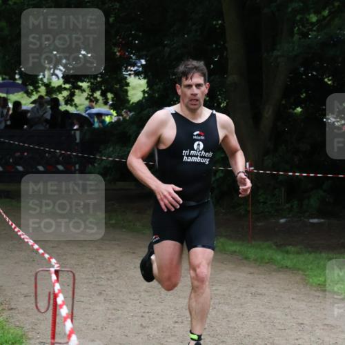 21.06.2025 - 27. Vierlanden-Triathlon Lena Gebhardt http://msf.ph/oto/7999929 15.06.2025 14:01:32 Laufen  meine-sportfotos.de