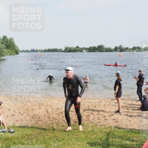 21.06.2025 - 27. Vierlanden-Triathlon MichiJ http://msf.ph/oto/7999935 15.06.2026 10:03:45 Schwimmen 377, 425, 432, 436, 439, 1398 meine-sportfotos.de