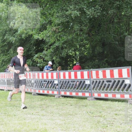 21.06.2025 - 27. Vierlanden-Triathlon KatJ http://msf.ph/oto/7999941 15.06.2025 12:54:03 Ziel 21, 60, 171, 650 meine-sportfotos.de