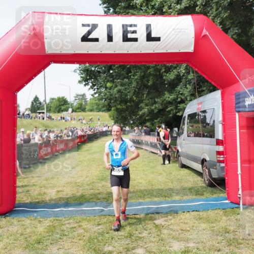 21.06.2025 - 27. Vierlanden-Triathlon MichiJ http://msf.ph/oto/7999944 15.06.2026 11:24:07 Ziel 455 meine-sportfotos.de