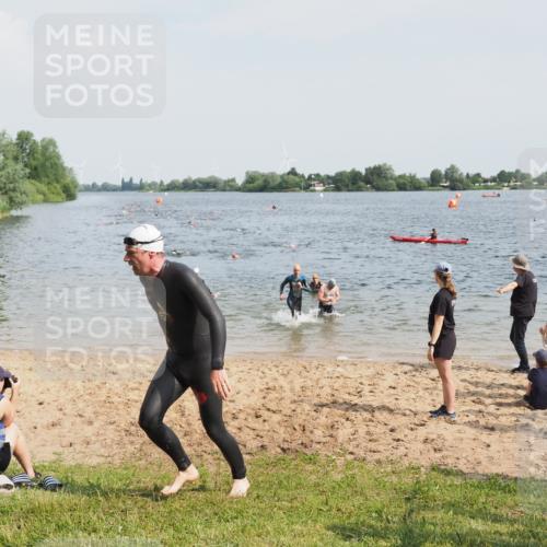21.06.2025 - 27. Vierlanden-Triathlon MichiJ http://msf.ph/oto/7999971 15.06.2026 10:03:46 Schwimmen 377, 425, 432, 436, 439, 1398 meine-sportfotos.de