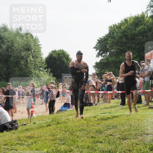 15.06.2025 - 27. Vierlanden-Triathlon KatJ http://msf.ph/oto/7999980 15.06.2025 09:56:55 Schwimmen 258, 275, 281, 301, 325 meine-sportfotos.de
