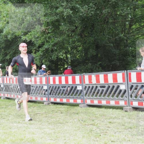 21.06.2025 - 27. Vierlanden-Triathlon KatJ http://msf.ph/oto/7999995 15.06.2025 12:54:03 Ziel 21, 60, 171, 650 meine-sportfotos.de