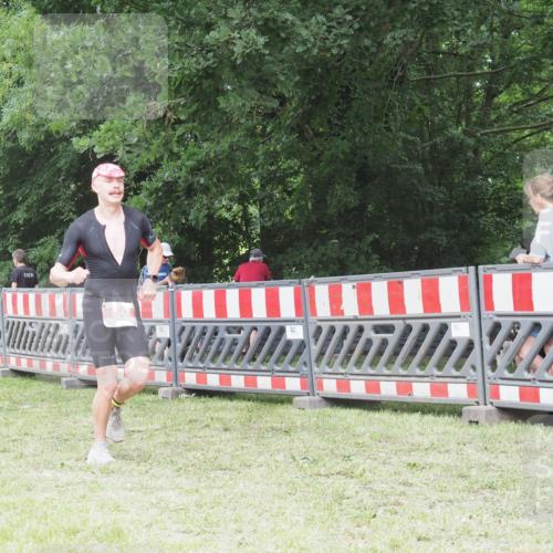 21.06.2025 - 27. Vierlanden-Triathlon KatJ http://msf.ph/oto/8000011 15.06.2025 12:54:03 Ziel 21, 60, 171, 650 meine-sportfotos.de