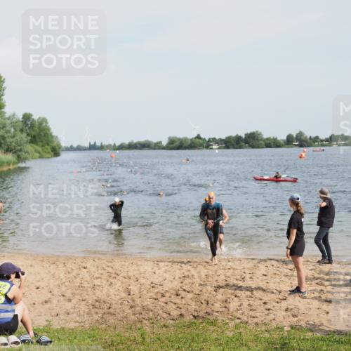 21.06.2025 - 27. Vierlanden-Triathlon MichiJ http://msf.ph/oto/8000013 15.06.2026 10:03:49 Schwimmen 377, 425, 427, 432, 436, 439, 1398 meine-sportfotos.de