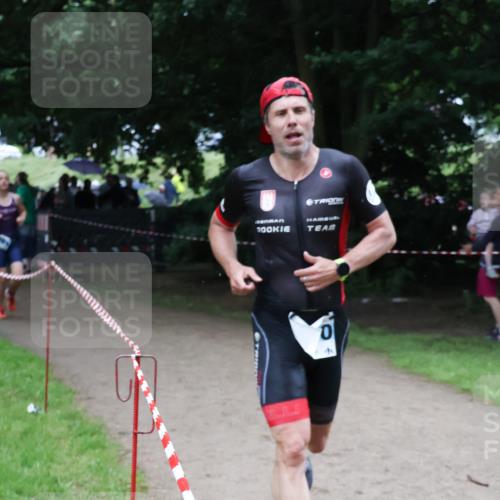 21.06.2025 - 27. Vierlanden-Triathlon Lena Gebhardt http://msf.ph/oto/8000022 15.06.2025 14:01:49 Laufen 100, 0 meine-sportfotos.de