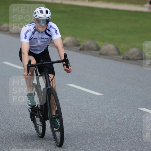 21.06.2025 - 27. Vierlanden-Triathlon H.Heesch http://msf.ph/oto/8000024 15.06.2025 12:32:35 Radfahren 766, 1004, 1006, 1007, 1008 meine-sportfotos.de