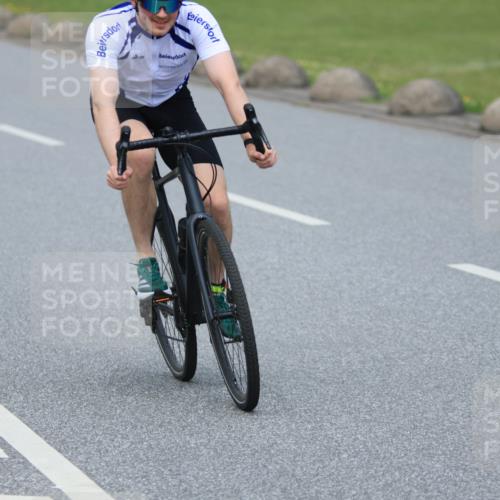 21.06.2025 - 27. Vierlanden-Triathlon H.Heesch http://msf.ph/oto/8000031 15.06.2025 12:32:35 Radfahren 766, 1004, 1006, 1007, 1008 meine-sportfotos.de