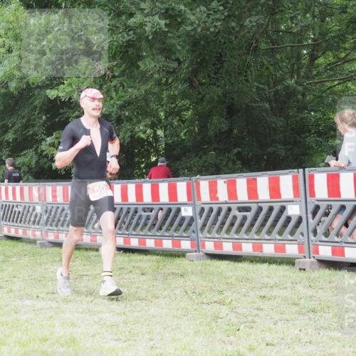 21.06.2025 - 27. Vierlanden-Triathlon KatJ http://msf.ph/oto/8000032 15.06.2025 12:54:04 Ziel 21, 60, 171 meine-sportfotos.de