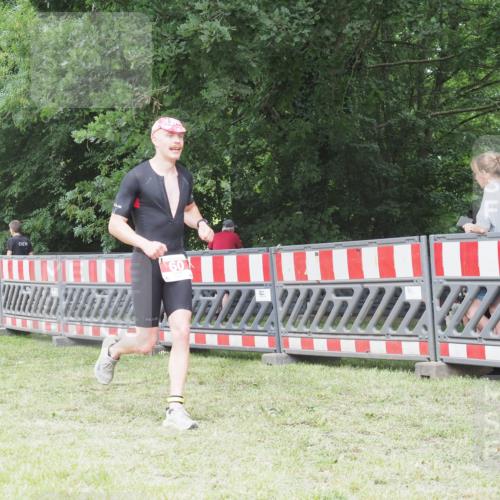 21.06.2025 - 27. Vierlanden-Triathlon KatJ http://msf.ph/oto/8000054 15.06.2025 12:54:04 Ziel 21, 60, 171 meine-sportfotos.de