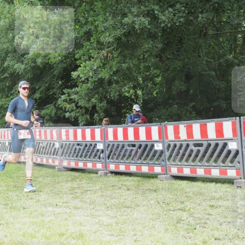 21.06.2025 - 27. Vierlanden-Triathlon KatJ http://msf.ph/oto/8000085 15.06.2025 12:54:05 Ziel 21, 60, 171 meine-sportfotos.de