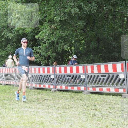 21.06.2025 - 27. Vierlanden-Triathlon KatJ http://msf.ph/oto/8000119 15.06.2025 12:54:05 Ziel 21, 60, 171 meine-sportfotos.de