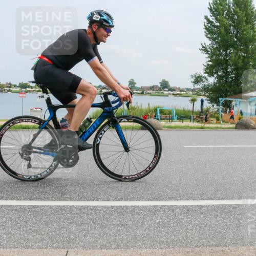 21.06.2025 - 27. Vierlanden-Triathlon H.Heesch http://msf.ph/oto/8000121 15.06.2025 12:33:11 Radfahren 789 meine-sportfotos.de