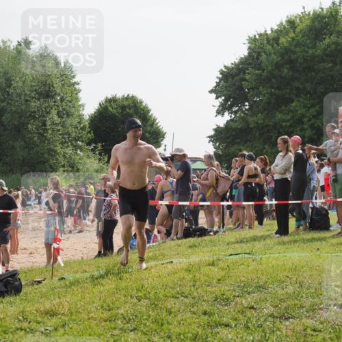15.06.2025 - 27. Vierlanden-Triathlon KatJ http://msf.ph/oto/8000127 15.06.2025 09:57:02 Schwimmen 258, 301, 325, 1399 meine-sportfotos.de