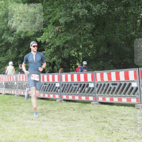 21.06.2025 - 27. Vierlanden-Triathlon KatJ http://msf.ph/oto/8000136 15.06.2025 12:54:05 Ziel 21, 60, 171 meine-sportfotos.de