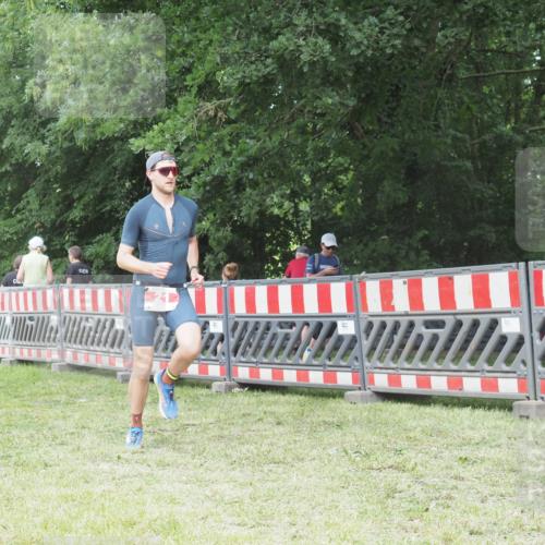 21.06.2025 - 27. Vierlanden-Triathlon KatJ http://msf.ph/oto/8000150 15.06.2025 12:54:05 Ziel 21, 60, 171 meine-sportfotos.de
