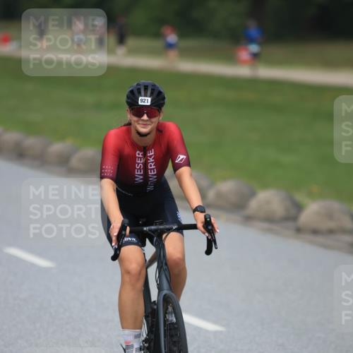 21.06.2025 - 27. Vierlanden-Triathlon H.Heesch http://msf.ph/oto/8000162 15.06.2025 12:33:51 Radfahren 729, 888, 921 meine-sportfotos.de
