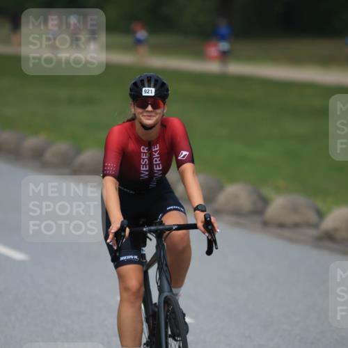 21.06.2025 - 27. Vierlanden-Triathlon H.Heesch http://msf.ph/oto/8000166 15.06.2025 12:33:52 Radfahren 888, 921 meine-sportfotos.de