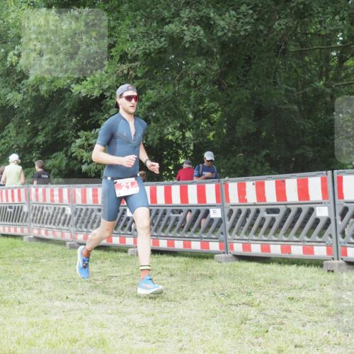 21.06.2025 - 27. Vierlanden-Triathlon KatJ http://msf.ph/oto/8000169 15.06.2025 12:54:05 Ziel 21, 60, 171 meine-sportfotos.de