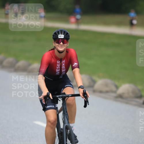 21.06.2025 - 27. Vierlanden-Triathlon H.Heesch http://msf.ph/oto/8000171 15.06.2025 12:33:52 Radfahren 888, 921 meine-sportfotos.de
