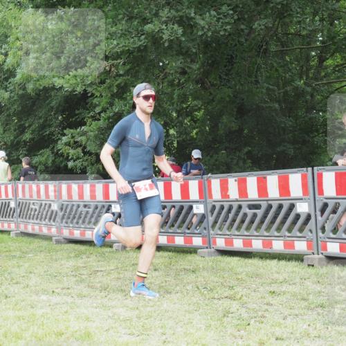 21.06.2025 - 27. Vierlanden-Triathlon KatJ http://msf.ph/oto/8000188 15.06.2025 12:54:05 Ziel 21, 60, 171 meine-sportfotos.de