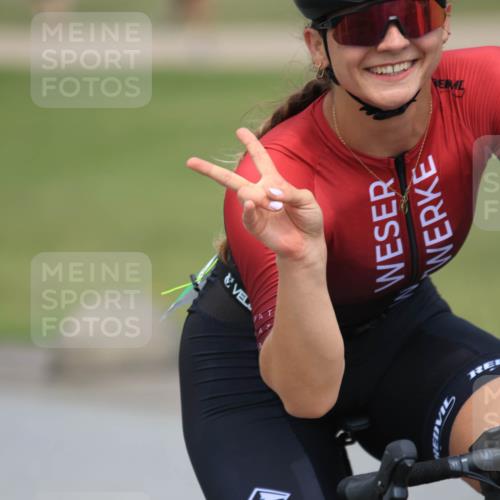 21.06.2025 - 27. Vierlanden-Triathlon H.Heesch http://msf.ph/oto/8000191 15.06.2025 12:33:53 Radfahren 888, 921 meine-sportfotos.de