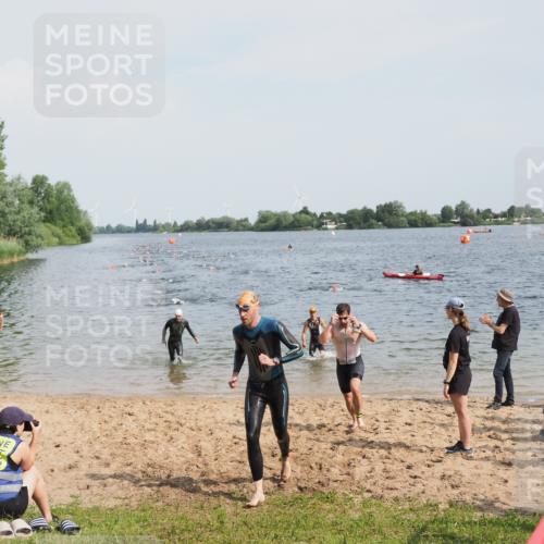 21.06.2025 - 27. Vierlanden-Triathlon MichiJ http://msf.ph/oto/8000195 15.06.2026 10:03:51 Schwimmen 415, 427, 436, 439, 1398 meine-sportfotos.de