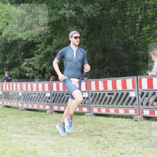 21.06.2025 - 27. Vierlanden-Triathlon KatJ http://msf.ph/oto/8000200 15.06.2025 12:54:06 Ziel 21, 60, 171 meine-sportfotos.de