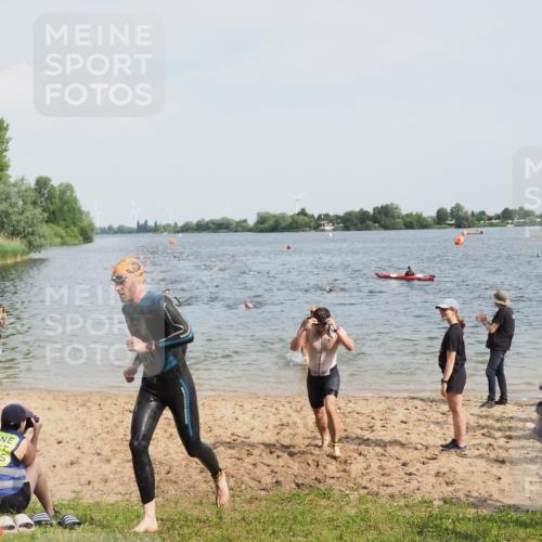 21.06.2025 - 27. Vierlanden-Triathlon MichiJ http://msf.ph/oto/8000221 15.06.2026 10:03:51 Schwimmen 415, 427, 436, 439, 1398 meine-sportfotos.de