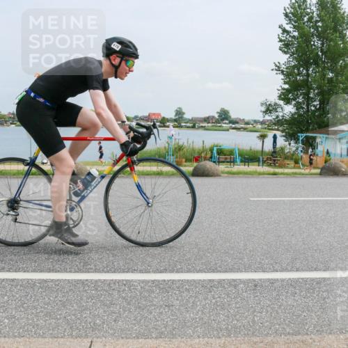 21.06.2025 - 27. Vierlanden-Triathlon H.Heesch http://msf.ph/oto/8000226 15.06.2025 12:33:37 Radfahren 670 meine-sportfotos.de