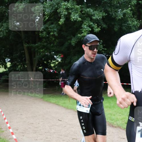 21.06.2025 - 27. Vierlanden-Triathlon Lena Gebhardt http://msf.ph/oto/8000228 15.06.2025 14:01:59 Laufen  meine-sportfotos.de
