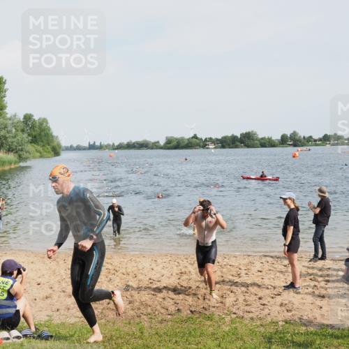 21.06.2025 - 27. Vierlanden-Triathlon MichiJ http://msf.ph/oto/8000232 15.06.2026 10:03:52 Schwimmen 415, 427, 436, 439, 1398 meine-sportfotos.de