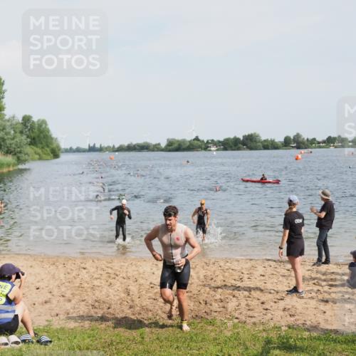 21.06.2025 - 27. Vierlanden-Triathlon MichiJ http://msf.ph/oto/8000277 15.06.2026 10:03:52 Schwimmen 415, 427, 436, 439, 1398 meine-sportfotos.de