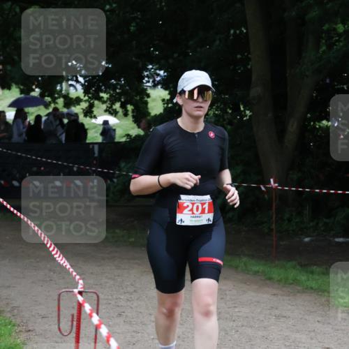 21.06.2025 - 27. Vierlanden-Triathlon Lena Gebhardt http://msf.ph/oto/8000300 15.06.2025 14:02:08 Laufen 20, 201 meine-sportfotos.de