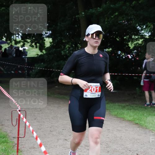 21.06.2025 - 27. Vierlanden-Triathlon Lena Gebhardt http://msf.ph/oto/8000313 15.06.2025 14:02:08 Laufen 2, 201, 12 meine-sportfotos.de